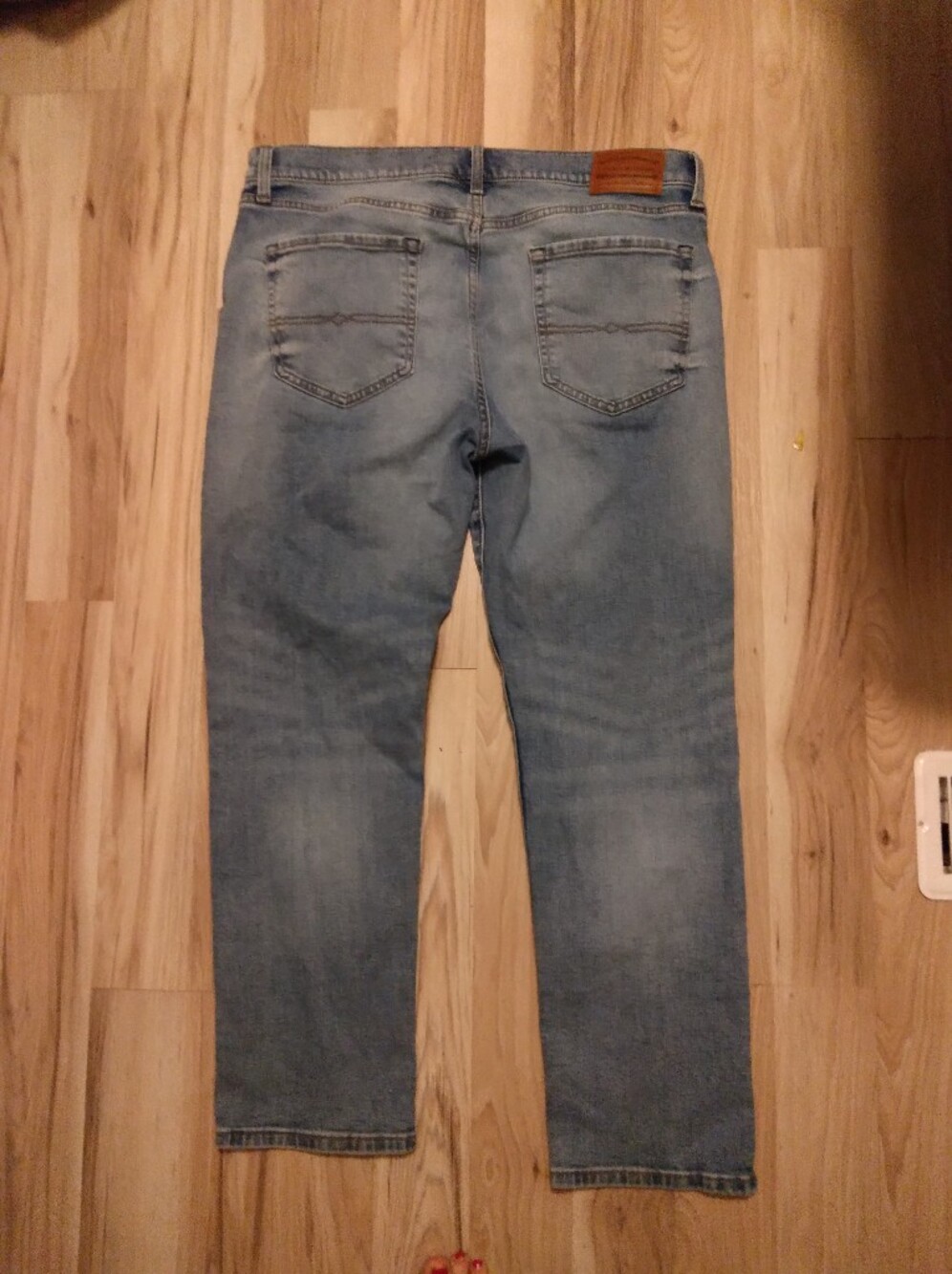 Men's Lucky Brand Light Wash Men’s Bootcut Jeans - Picture 3 of 5